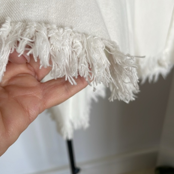 JOA WHITE FRAYED DENIM SKIRT - Picture 2 of 9